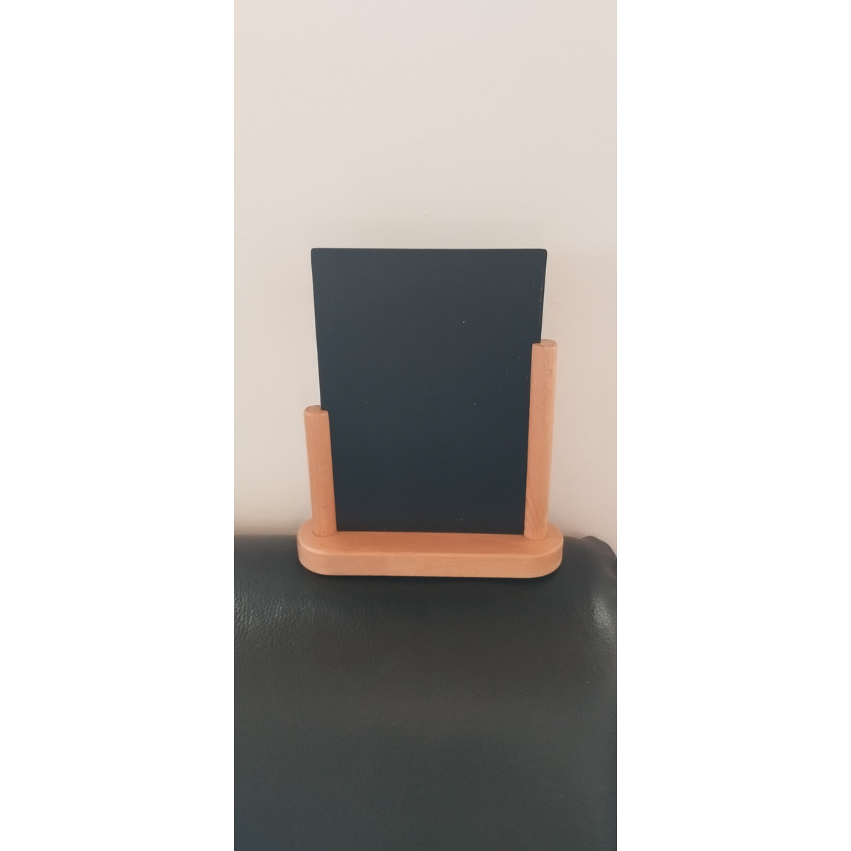 Image of A5 méretű menütartó krétatábla, Fa talppal, Bükk színben