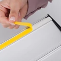 Kép 2/2 - Beltéri, falra vagy ajtóra ragasztható, ÍVELT felületű információs tábla, 105 x 250 mm, 10db/csomag
