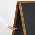 Kép 4/5 - Megallito-tabla-fa-sotet-kulteri-kretafilccel-irhato-670X860-mm-AM-3168_04
