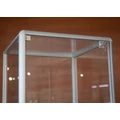 Kép 2/3 - Alumínium keretes tárolós vitrin, 500x500x1900 mm, világítás nélkül