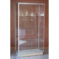 Kép 1/2 - Alumínium keretes üveg vitrin, 1000x500x1850 mm, lábazattal vagy görgővel, világítással