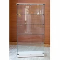 Kép 1/5 - Nyílóajtós, keret nélküli, álló vitrin EDZETT ÜVEGBŐL, 1795 x 932 x 446 mm, FEHÉR