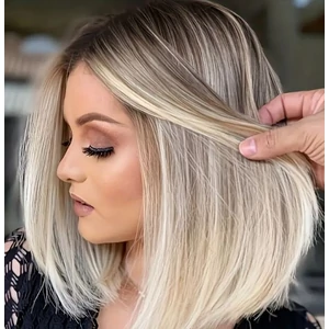 Félhosszú, szőke melírozott, egyenes stílusú NŐI paróka kirakati babához