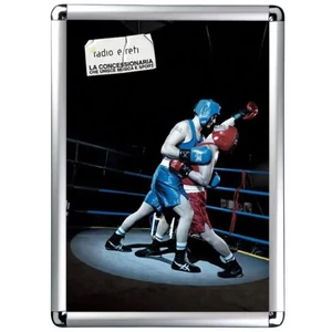 Plakatkeret-A4-lekerekitett-sarkok-25-mm-AM-3254