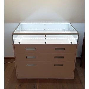Múzeumi pultvitrin, fiókos, méret: 1200 mm (szélesség) x 800 mm (mélység) x 1000 mm (magasság)