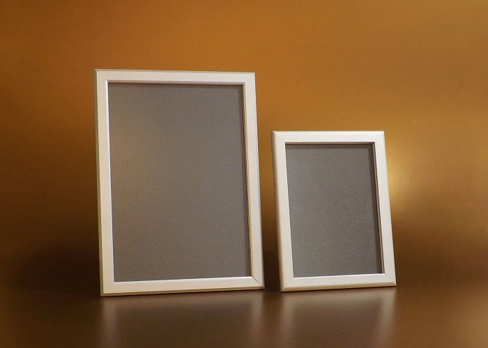 Plakátkeret, alumínium keretes, szögletes, A2 méret, 20 mm-es profil szegéllyel