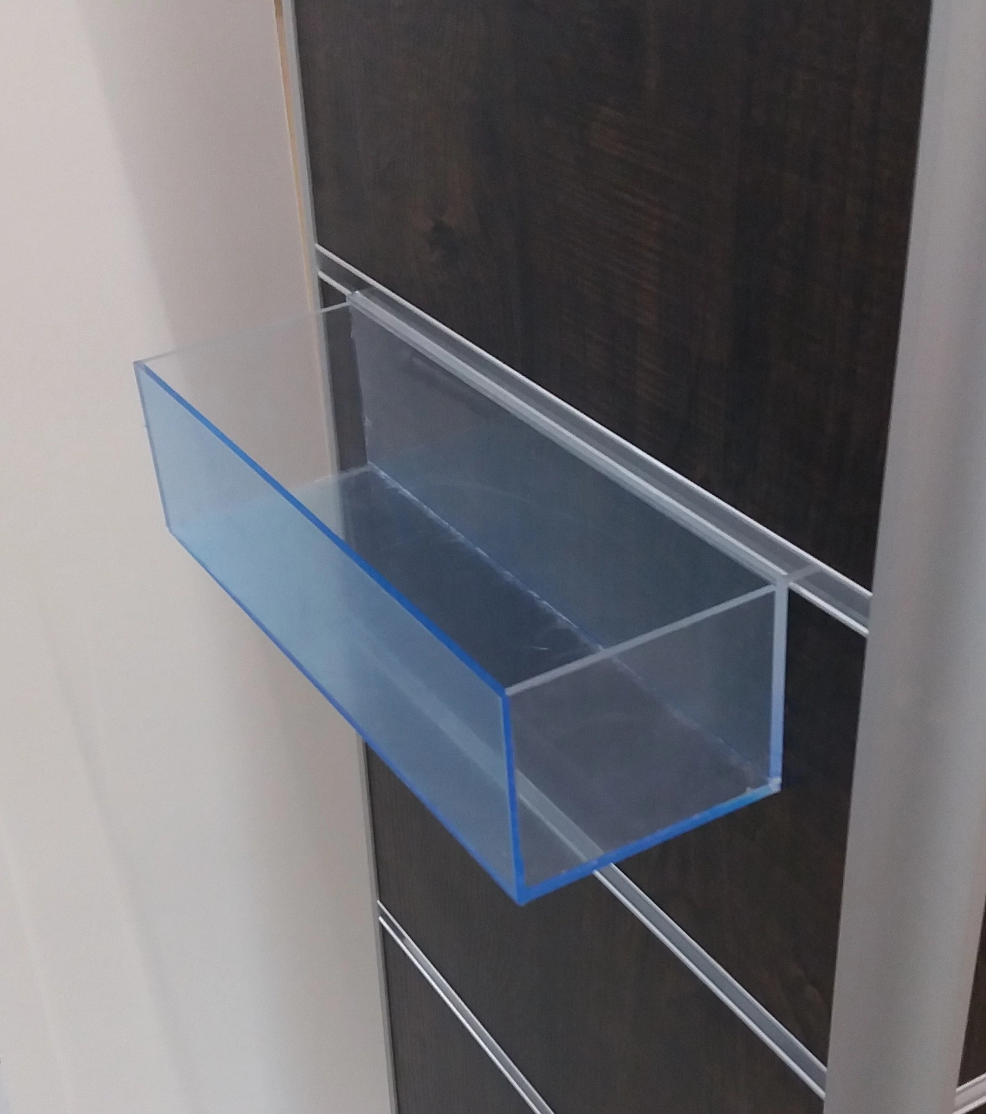 1 rekeszes plexi tároló alusínes panelba 226 x 80 x 62,5 mm