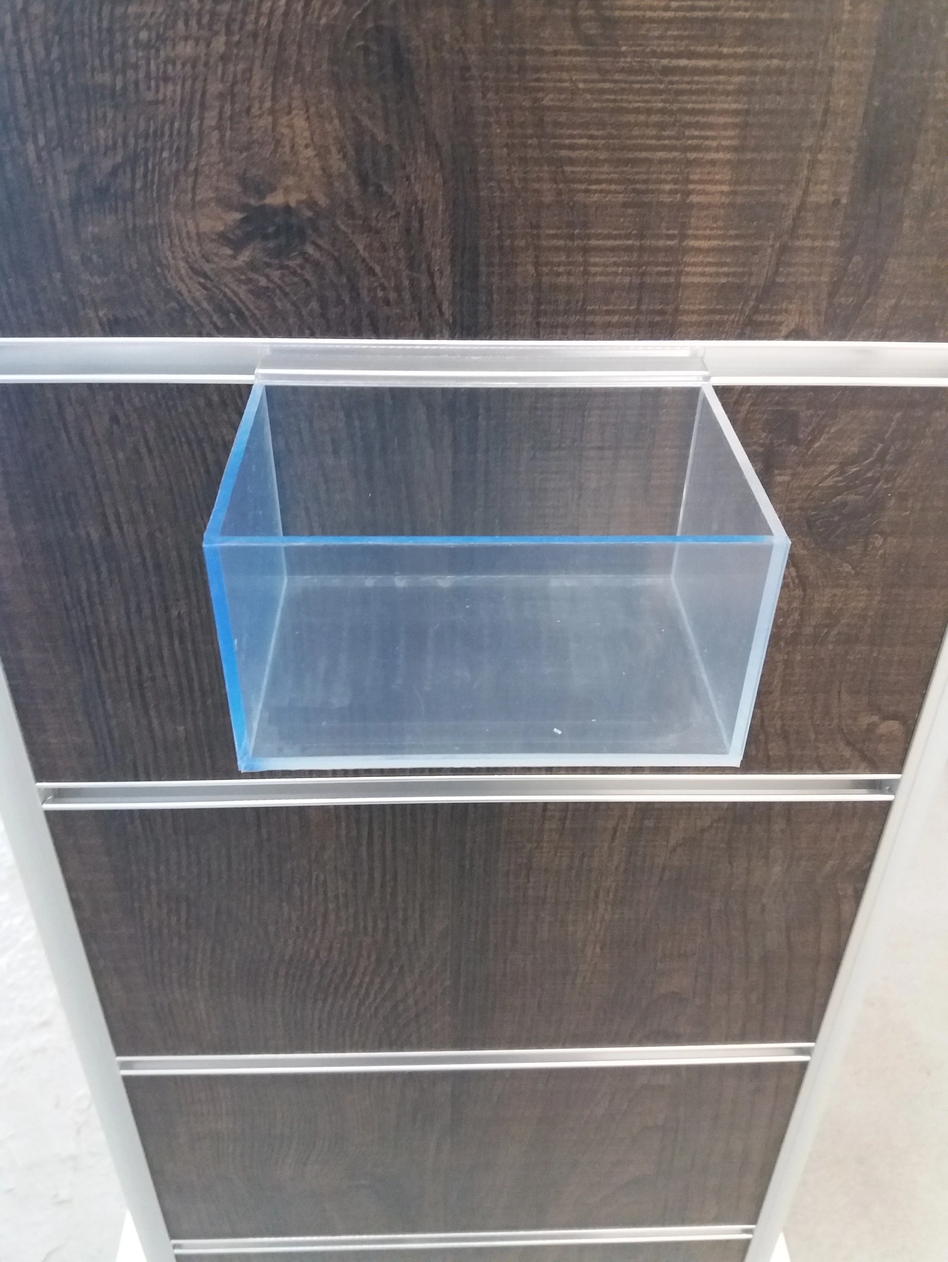 1 rekeszes plexi tároló alusínes panelba 113 x 80 x 62,5 mm-es
