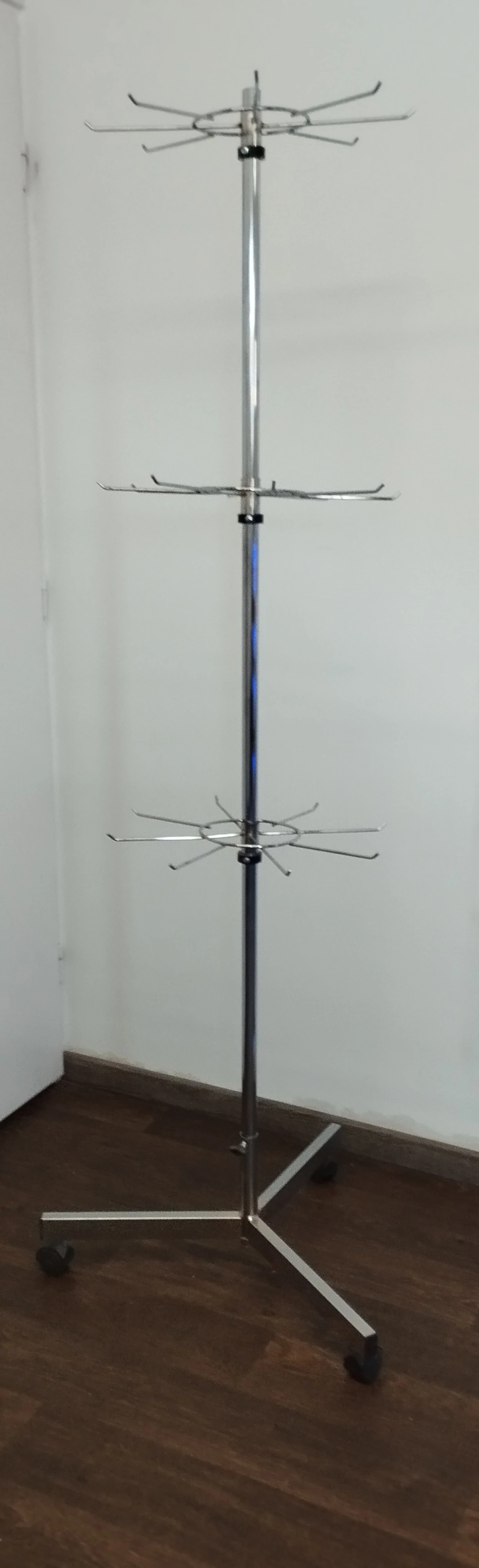 Bizsutartó állvány, 3 db 8 pálcás forgóval, magasság 1700 mm
