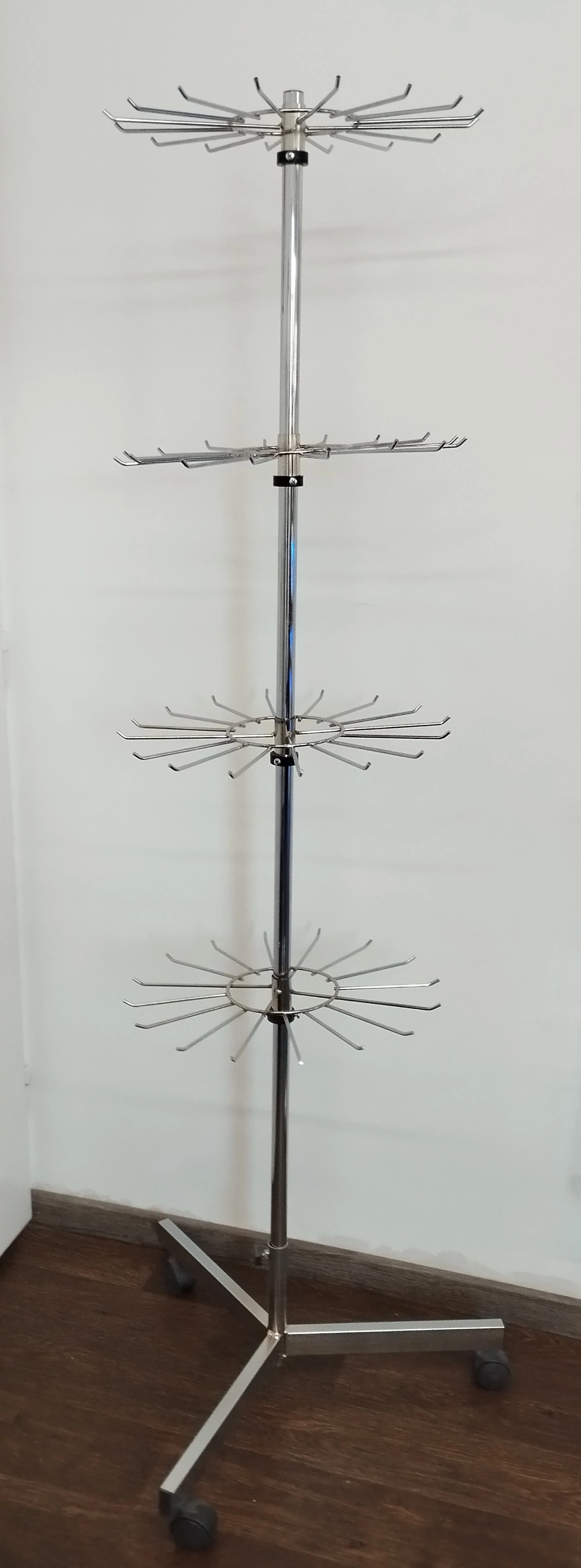 Bizsutartó állvány, 4 db 16 pálcás forgóval, magasság 1700 mm